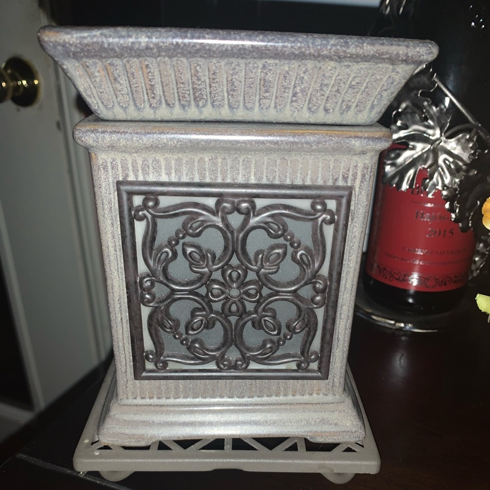 Scentsy Gray Candle Holder with Intricate Accents